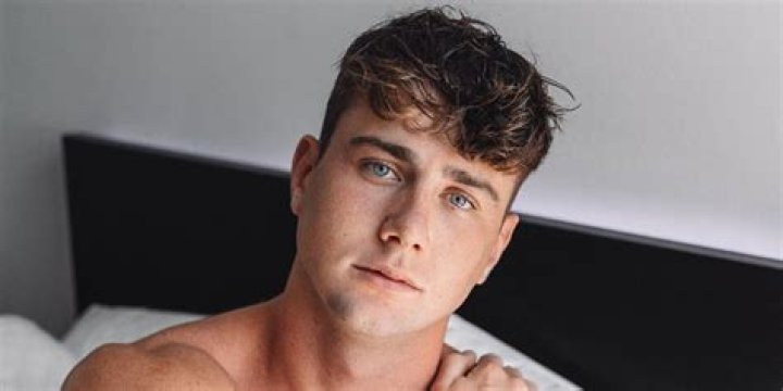 Too Hot To Handle Harry Jowsey Shocks Fans With Selfie Showing Off His
