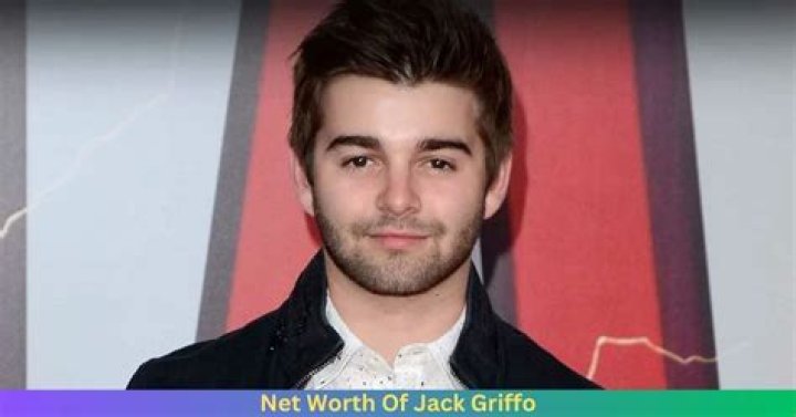 Top 104 + Jack griffo y su novia