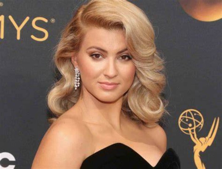 Tori Kelly Bio, Net Worth, Height, Weight, Boyfriend, Affair, Married