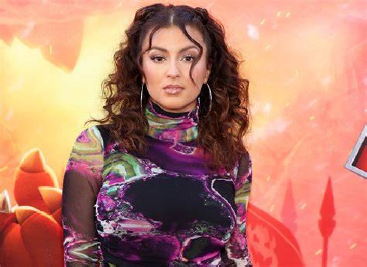 Tori Kelly biography with personal life, married and affair. A