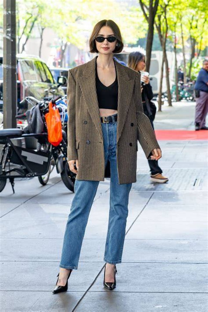 Torrey DeVitto&rsquo;s Fall 2018 Style Tips Vegan Leather, Boyfriend Sweaters