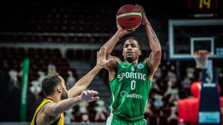 Travante Williams buries 35foot jumper to beat buzzer and opponent