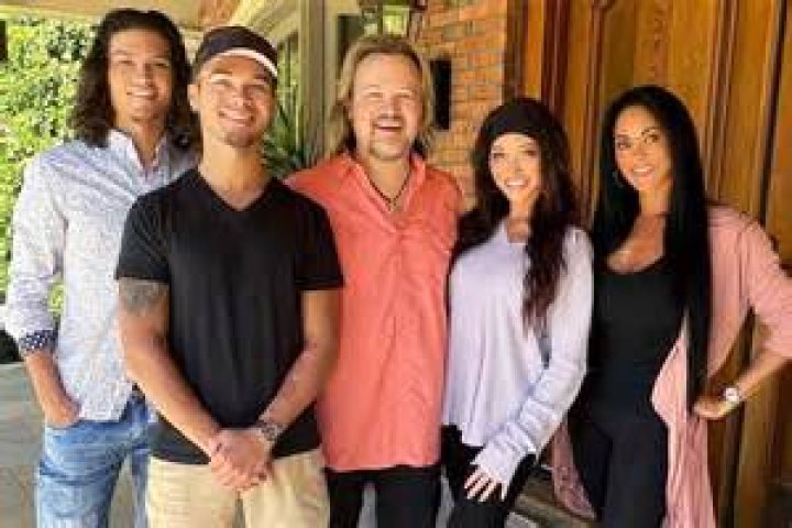 Travis Tritt Family, Spouse, Children, Dating, Net Worth, Nationality