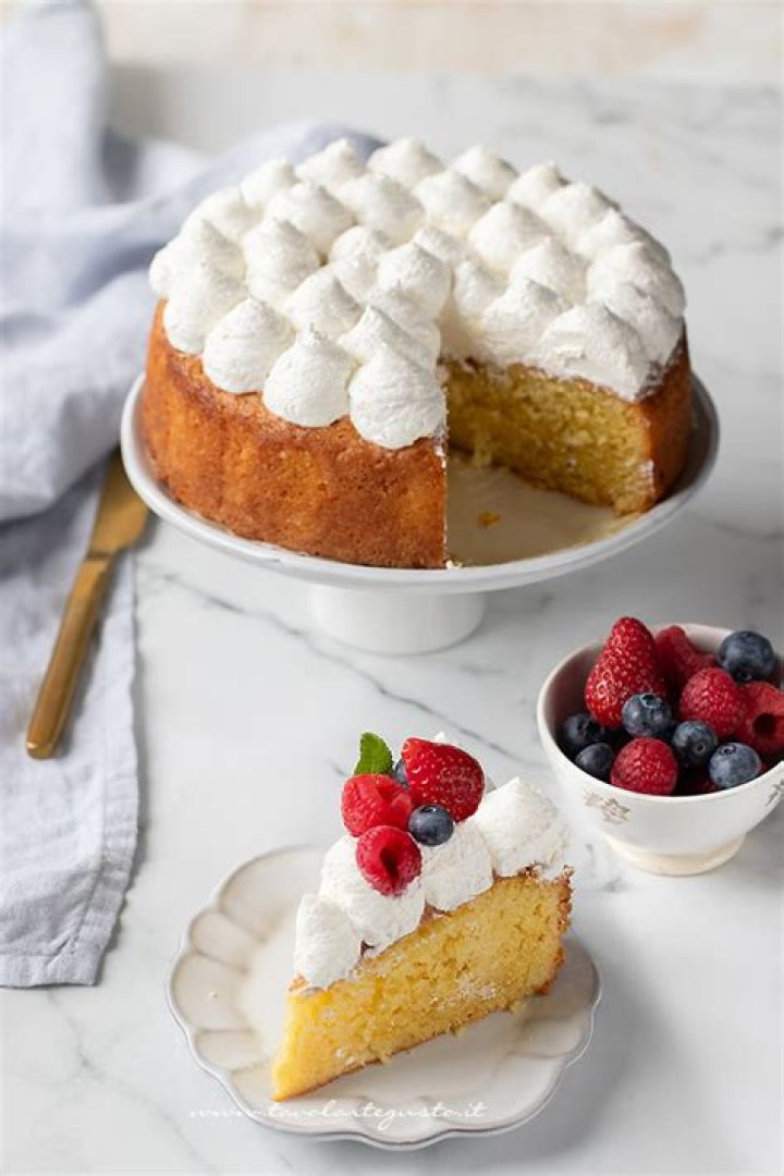 Tre Latti Desserts & Baked Goods Urth Caff&eacute; Europeanstyle caf&eacute;