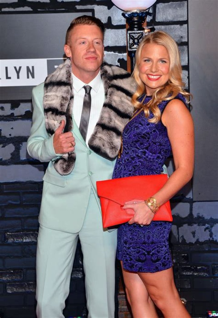 Tricia Davis Wiki, age, height, baby. Who Macklemore's wife