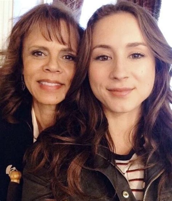 Troian and her Mother Pretty little liars, Troian bellisario, Cool girl