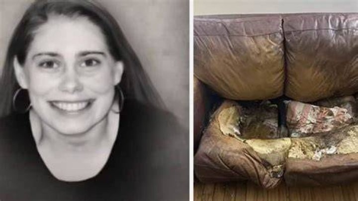 Trovata morta fusa col divano con i propri escrementi i genitori di