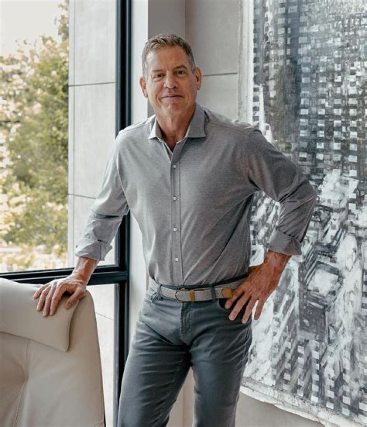 Troy Aikman Made More Money Selling Hot Wings Than in His First