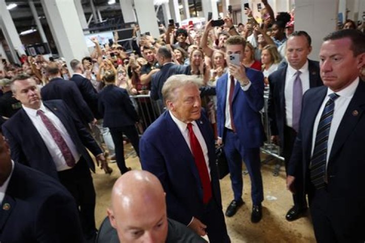 Trump and exPhilly mob boss 'Skinny Joey' pose for photos at Florida