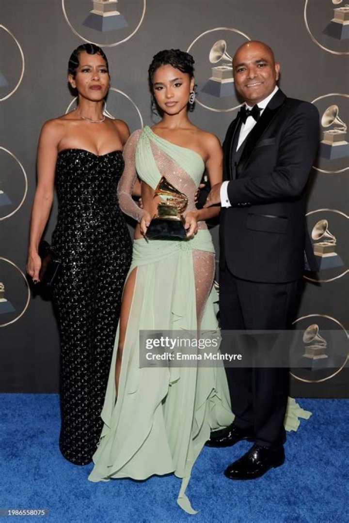 Tyla Poses With Her Parents in Picture, Fans Can&rsquo;t Keep Eyes off Her