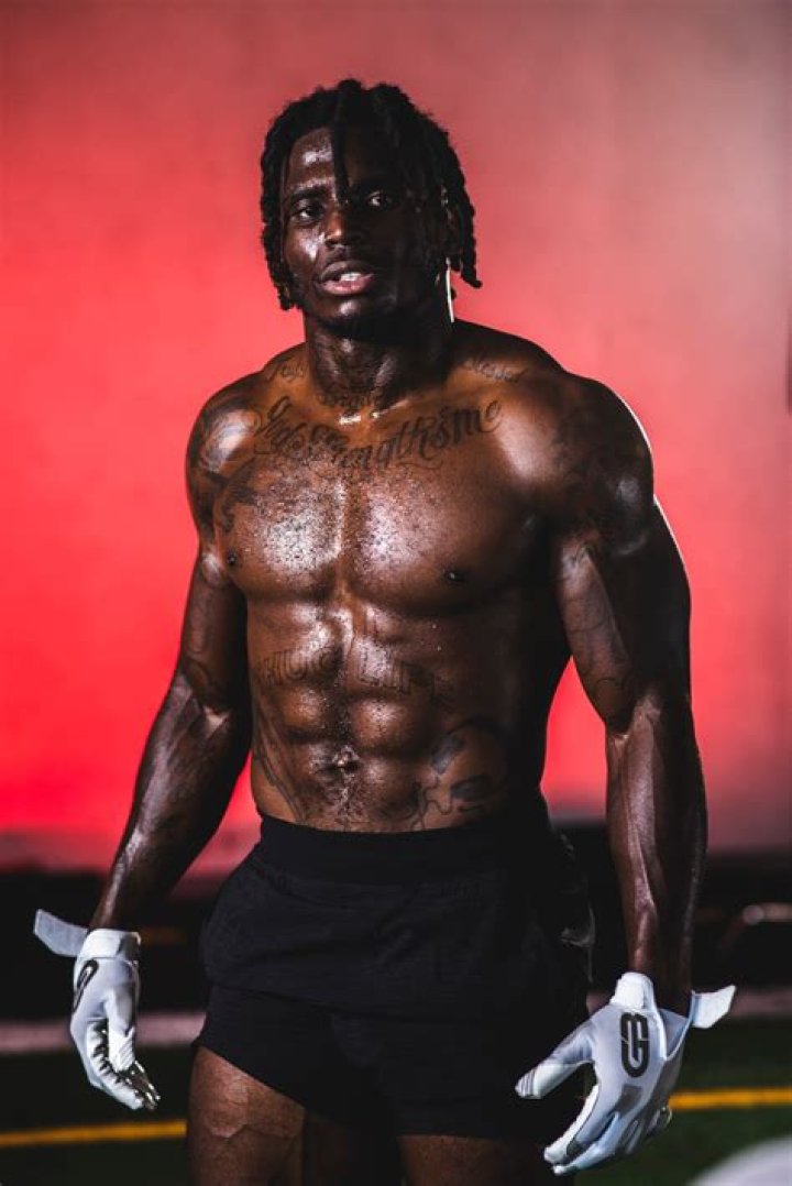 Tyreek Hill Agrees to Equity Deal With Football Glove Innovator, Grip