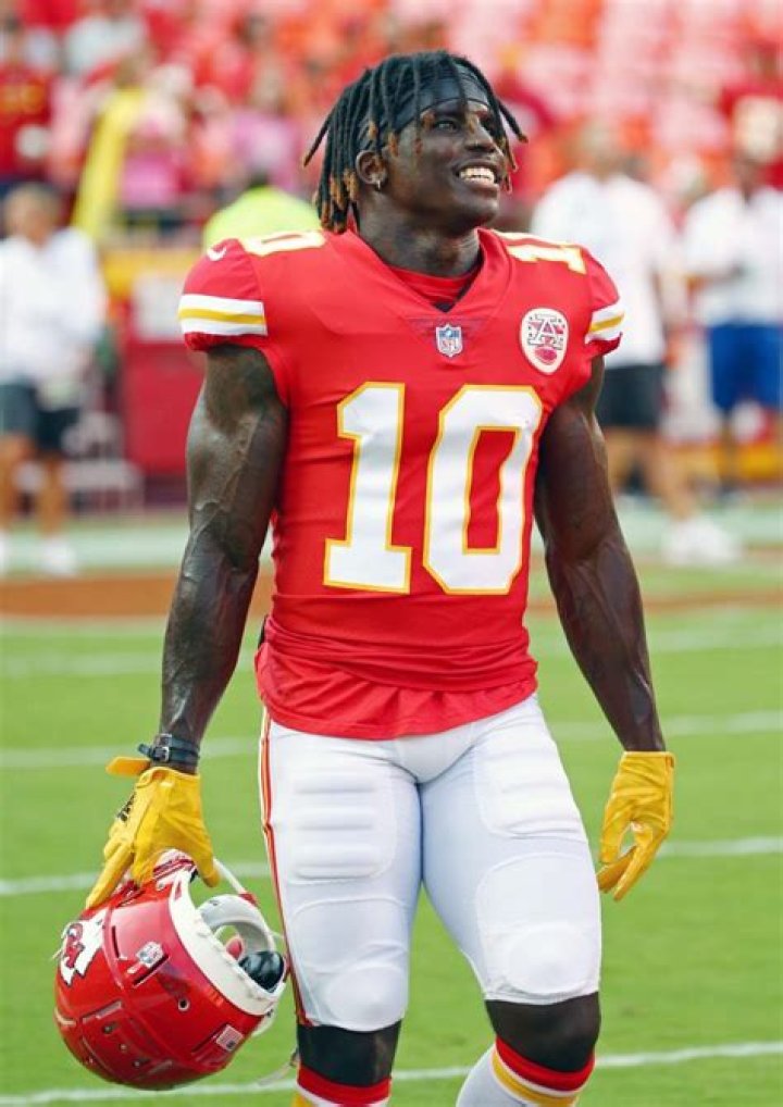 Tyreek Hill Bio [2023 Update] Career & Net Worth Players Bio