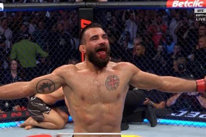 UFC Fight Night 226 video Charriere doublebody kicks Manolo