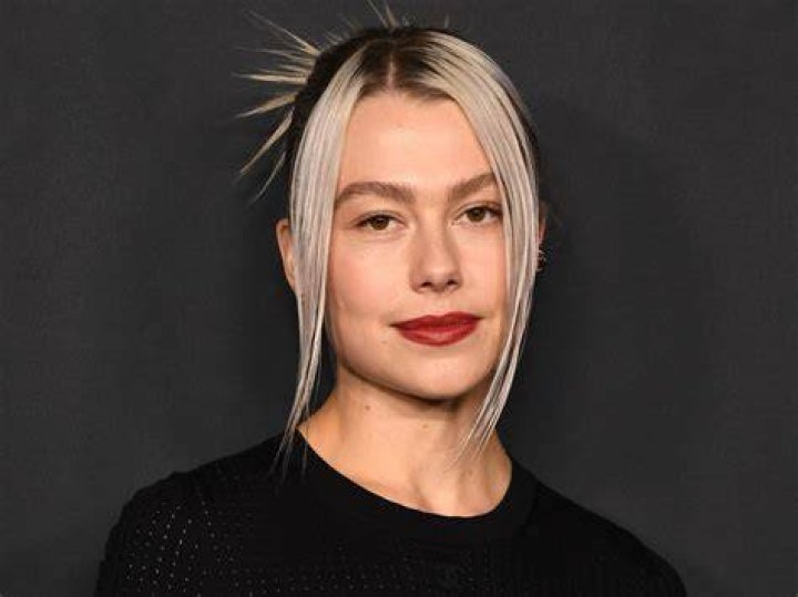 Uncover The Surprising Truth Behind Phoebe Bridgers' Height