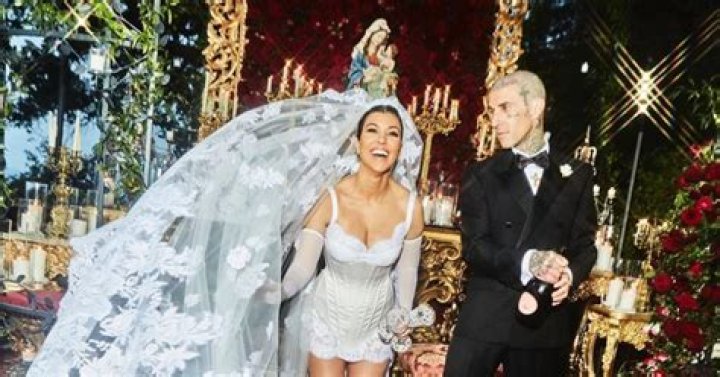 Unveiling Kourtney Kardashian's Weight: Unlocking Secrets And Surprises