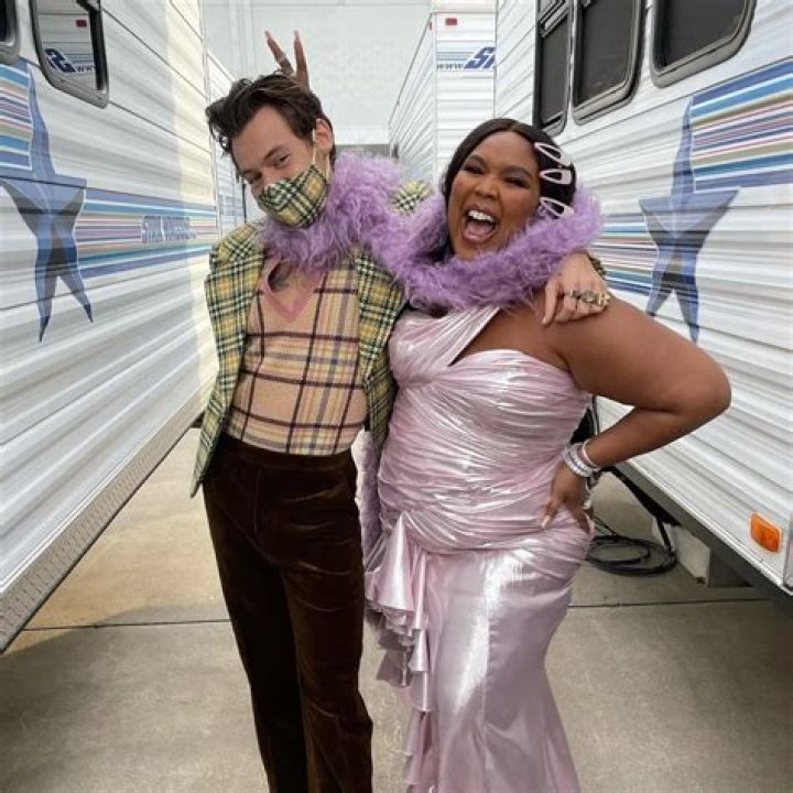 Unveiling Lizzo's Height: Discoveries And Insights
