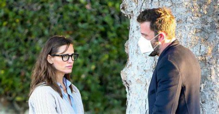 Unveiling The Mystery: Violet Affleck's Enduring Mask