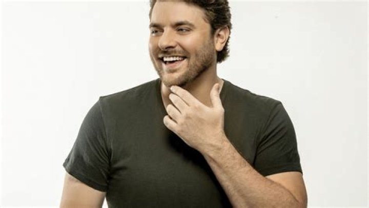 Update Singer Chris Young recovering from infection