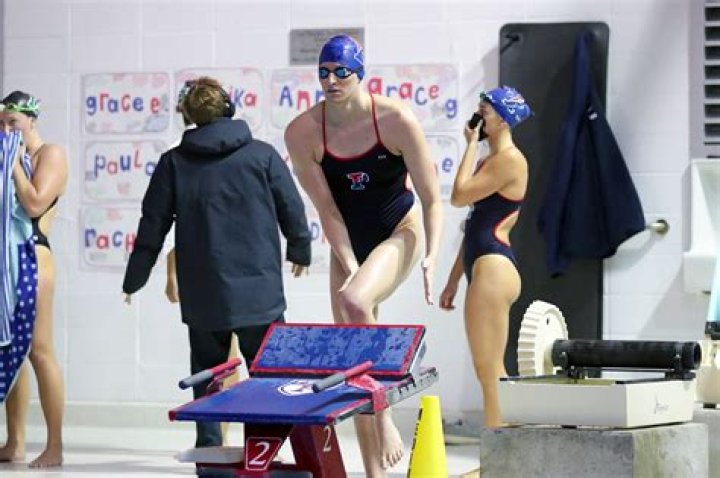 UPenn teammate speaks out against transgender swimmer Lia Thomas Crumpe