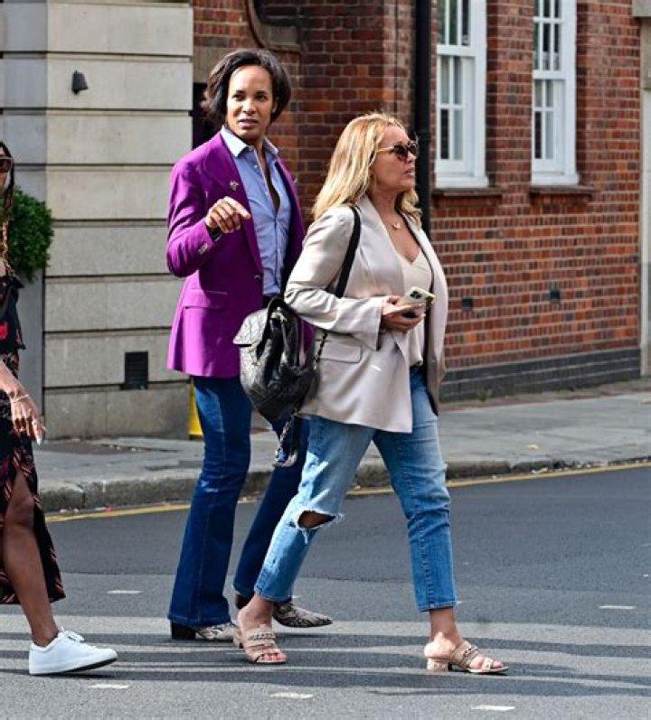 Vanessa Williams steps out with her daughters (photos)