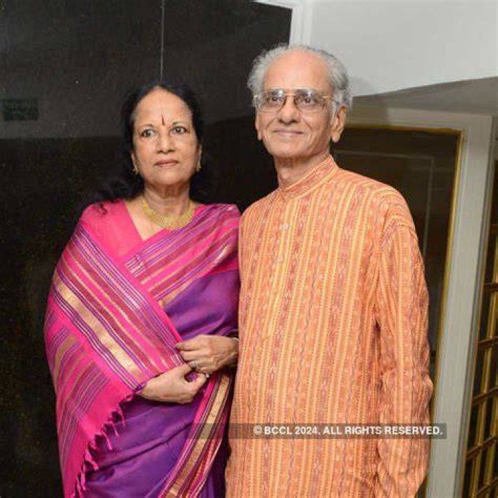 Vani and Jayaram during Chinmayi and Rahul's wedding reception, in
