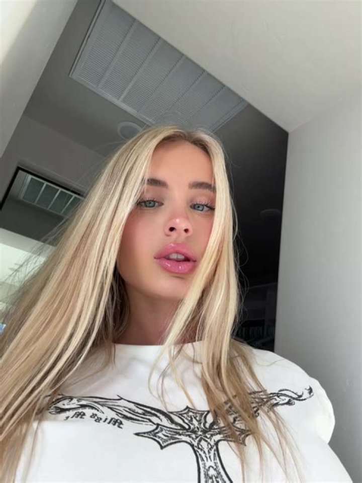 Vega Thompson / vega.cos / vega_thompson leaked nude photo 0037 from