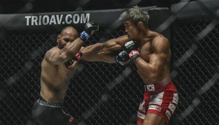 Video Yoshihiro Akiyama picks up first win in over five years, KO&rsquo;s