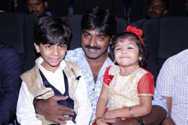 Vijay Sethupathi Family Pictures, Wife, Marriage Photos, Children, Age