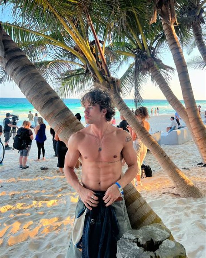 Vik White Vik, Shirtless men, Mens hairstyles