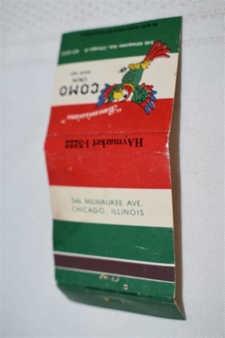 VINTAGE MATCHBOOK - COMO INN CHICAGO, IL - UNSTRUCK picture