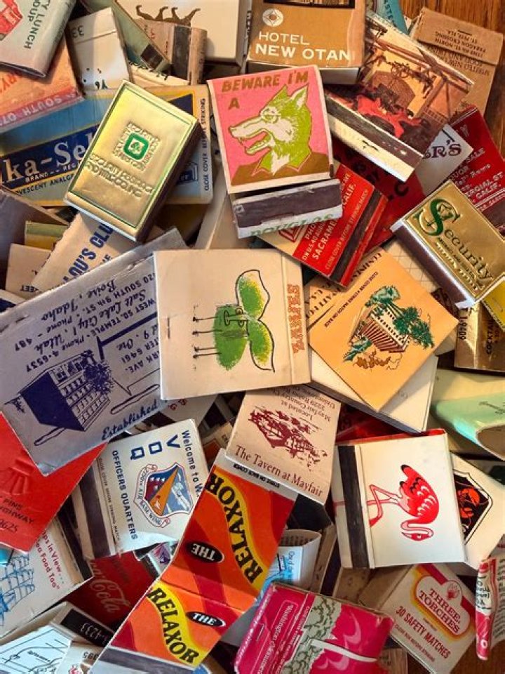 VINTAGE UNUSED MATCHBOOK COLLECTION Mostly Chicago Jim McMahon Bears Como Inn... picture