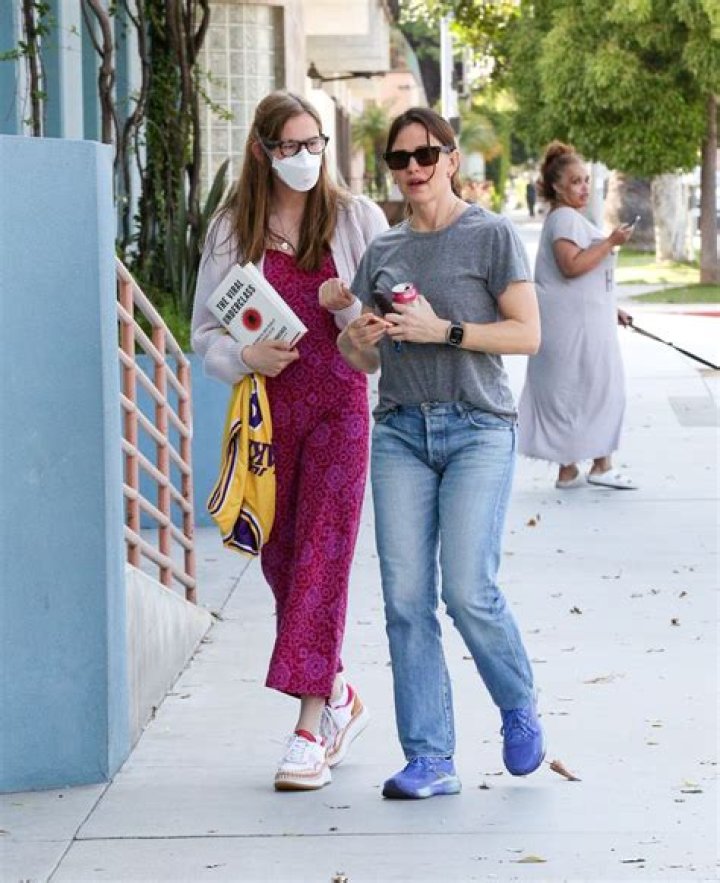 Violet Affleck Bio Life & Net Worth of Ben Affleck&rsquo;s Daughter