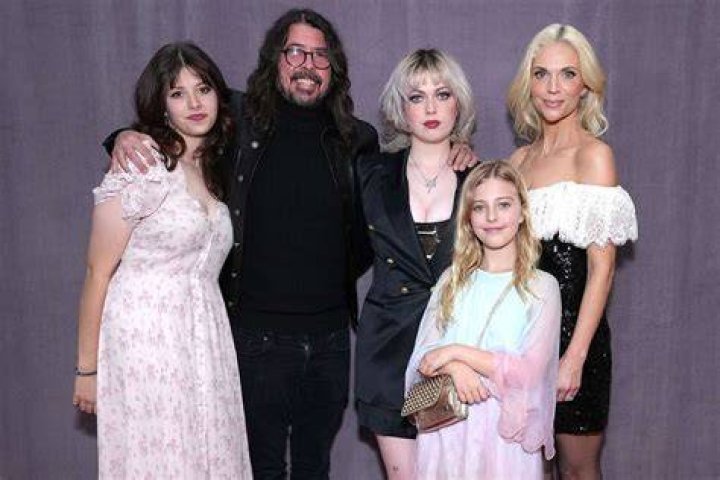 Violet Grohl 5 Things About Dave Grohl’s Daughter Hollywood Life