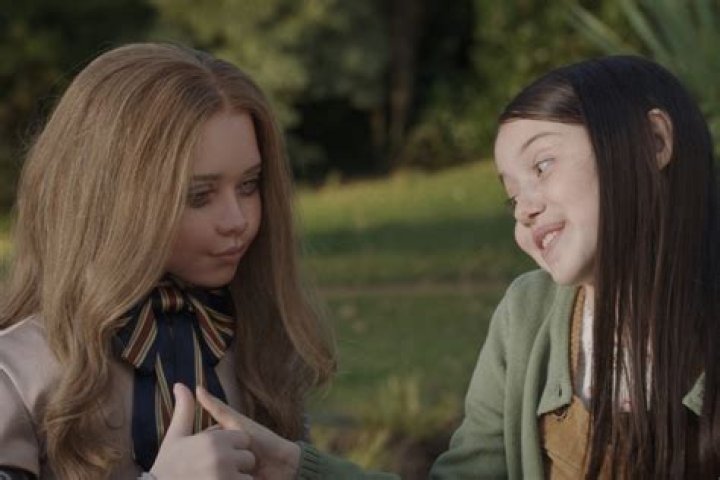 Violet McGraw as Niamh Power (young Vivian Daly) in a movie version of