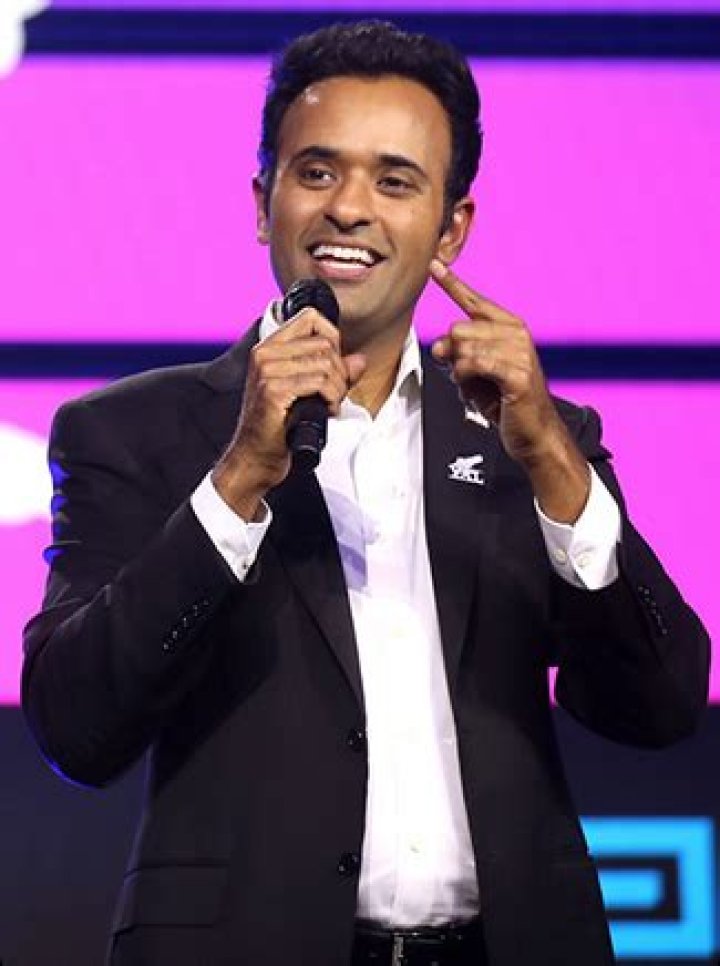 Vivek Ramaswamy Rises in Polls and Draws Attacks From GOP Rivals The
