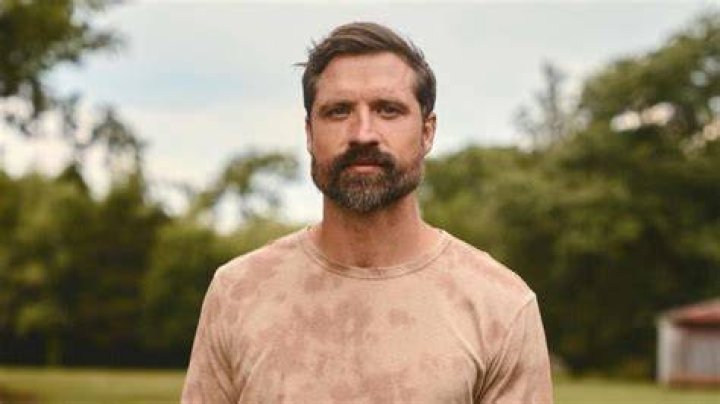 Walker Hayes's CountryPop 'I Hope You Miss Me' Is a Summer Smash