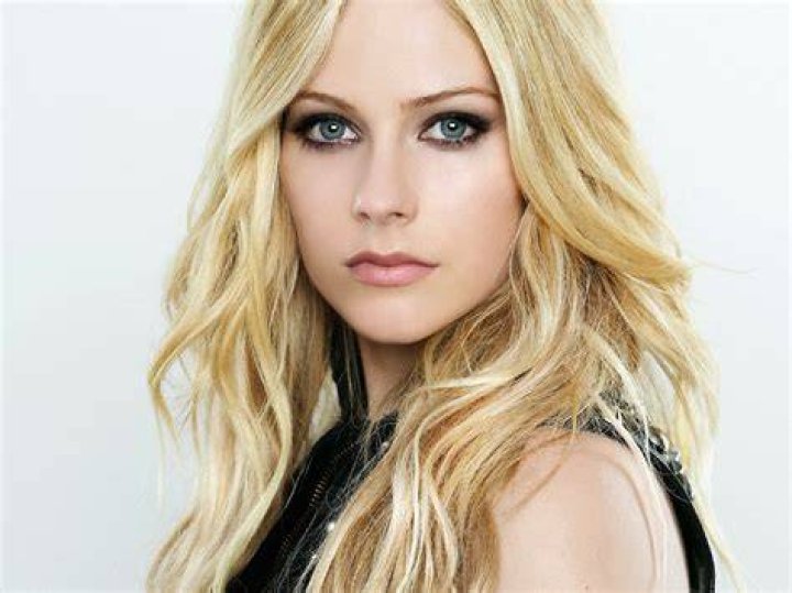 Wallpaper Avril Lavigne, eyes 1000x1428 kejsirajbek 1563403 HD