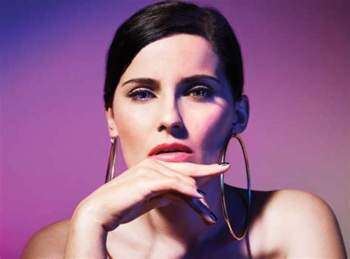 Wallpaper Nelly Furtado, women, Canadian, singer, simple
