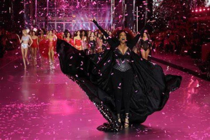 Wallpaper Tyra Banks, Victoria's Secret Angel, girl, hair, beads