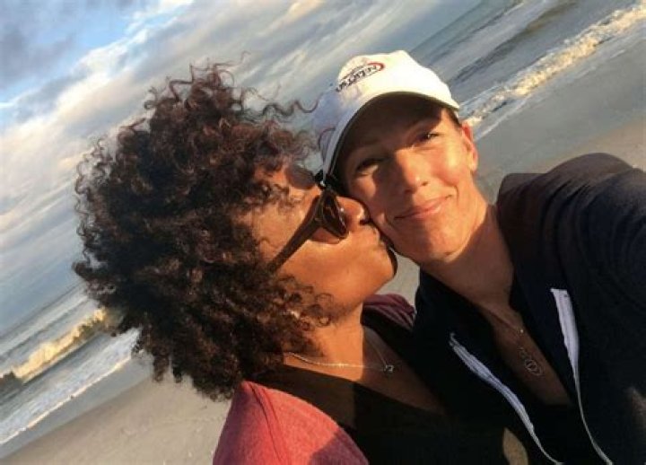 Wanda Sykes 2019 Wife, net worth, tattoos, smoking & body measurements