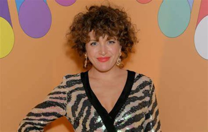 Watch Annie Mac bid farewell to Radio 1 with emotional, tearyeyed sign
