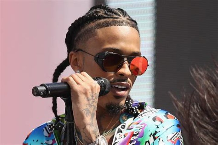 Watch August Alsina's Emotional Onstage Reunion with His Mother RapUp