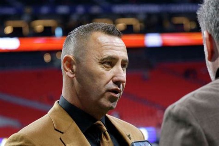 WATCH Steve Sarkisian's daughter Ashley Sarkisian enjoys a latenight