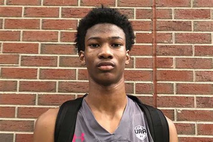 WATCH Texas F commit Kai Jones shows his length and versatility