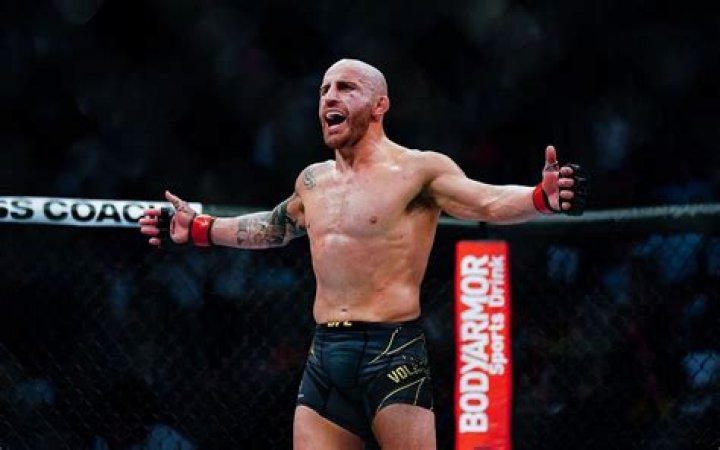 Watch When Alexander Volkanovski was handed his only career loss