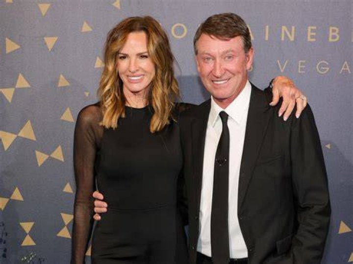 Wayne Gretzky Wife, Married & Divorce