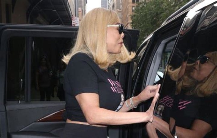 Wendy Williams clings to bodyguard & struggles to walk after sparking