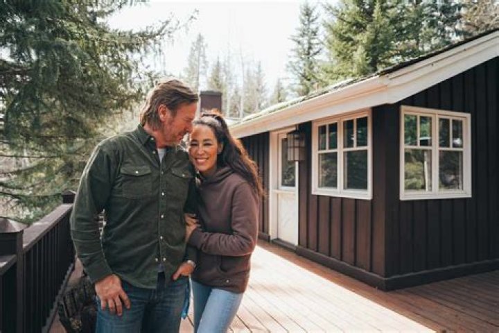 What age did Joanna Gaines get pregnant? Celebrity.fm 1 Official