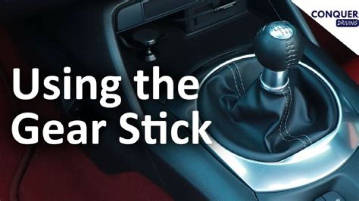 What gear and stick does Sidney Crosby use?