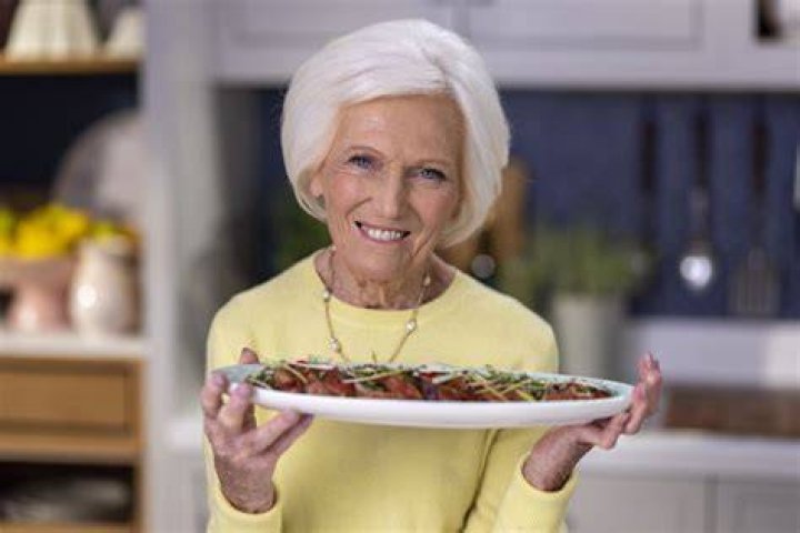 What happened to Mary Berry's hand? The Irish Sun